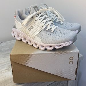 NWOT! Grey/White On Clouds: Cloudswifts Size 6.5!